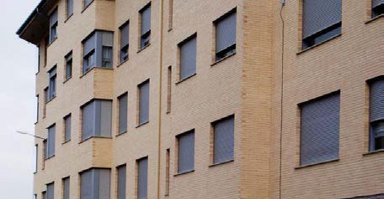 Edificio de viviendas en la calle Tirso de Molina, Almazan, Soria, Spain 1